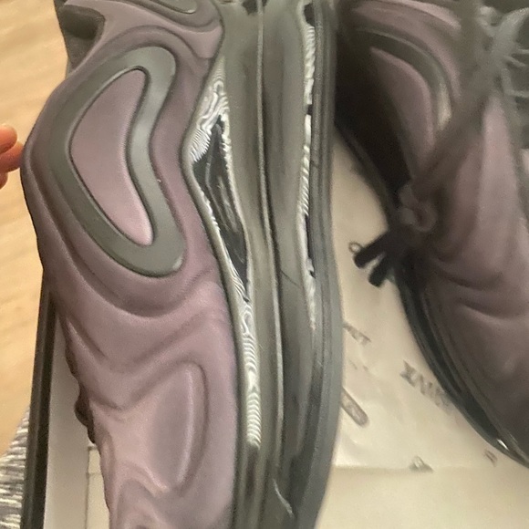 Nike Air Max 720 (GS) - Picture 2 of 4